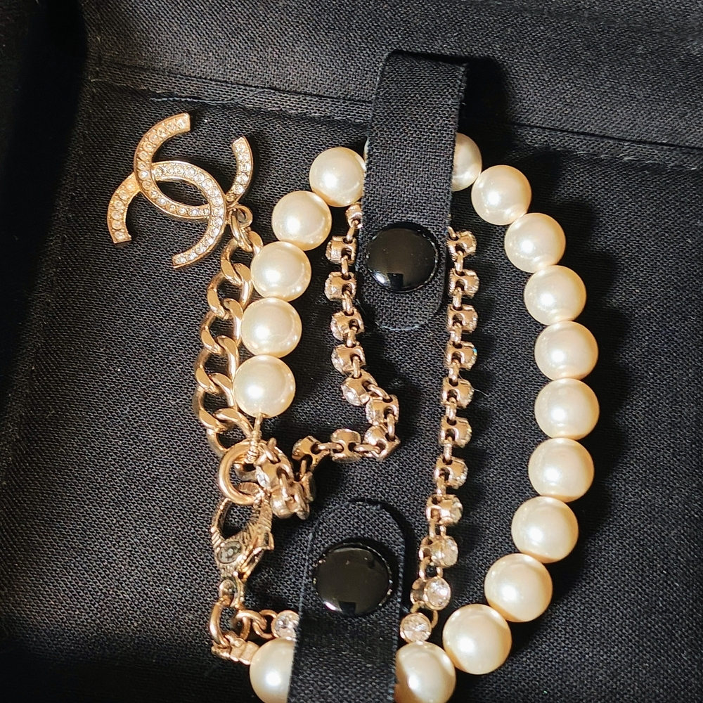 Elegant Chanel Pearl and Crystal Bracelet With Box And Gift Bag - Picture 7 of 12